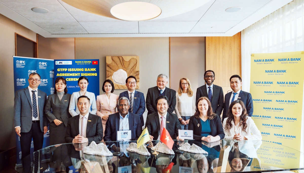 Trước đó, Nam A Bank và IFC đã ký kết hợp tác triển khai các sáng kiến chuyển đổi xanh trong VIFC - HCMC. Ảnh: Nam A Bank.