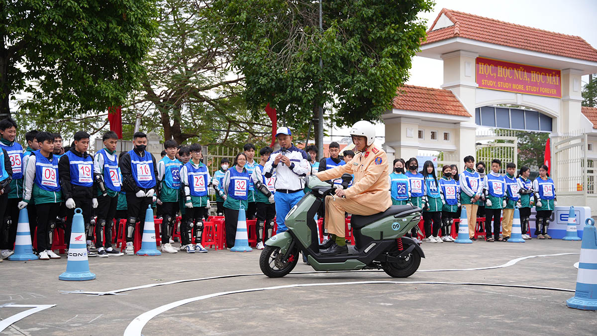 xedoisong_tong_ket_hoat_dong_honda_vietnam_ky_niem_30_nam_thanh_lap_h16.jpg (273 KB)